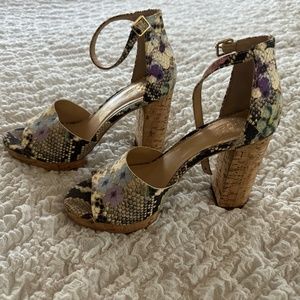 Vince Camuto Ciestie Platform Sandal size 8